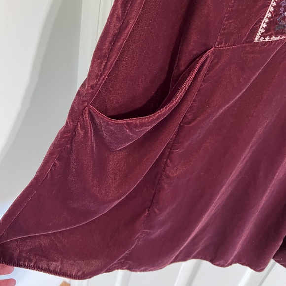 ANTHROPOLOGIE VELVET TUNIC WINE W/FLORAL EMBROIDERY SIZE SP - Picture 11 of 16